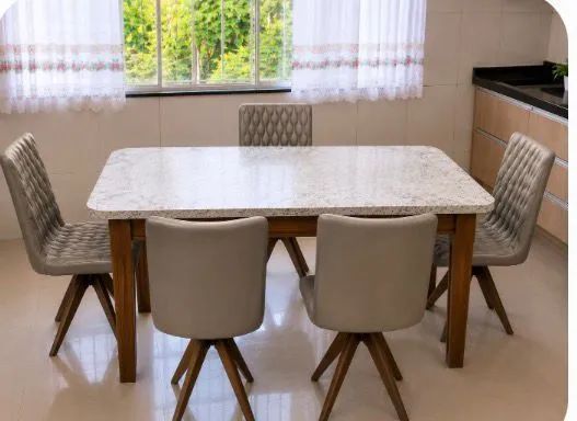 Mesa com 5 cadeiras giratória 