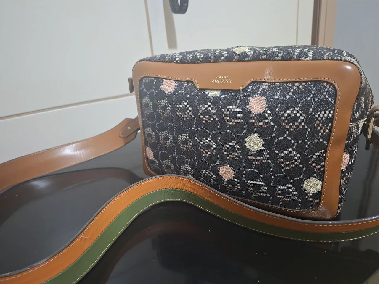 Bolsa Arezzo modelo Veneza Original.
