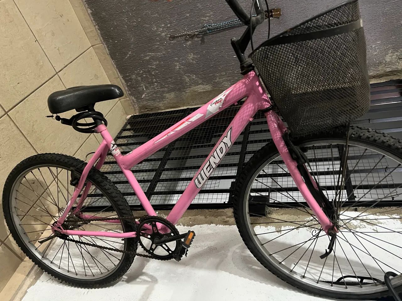 vendo bicicleta feminina usada em bom estado - Foto 3
