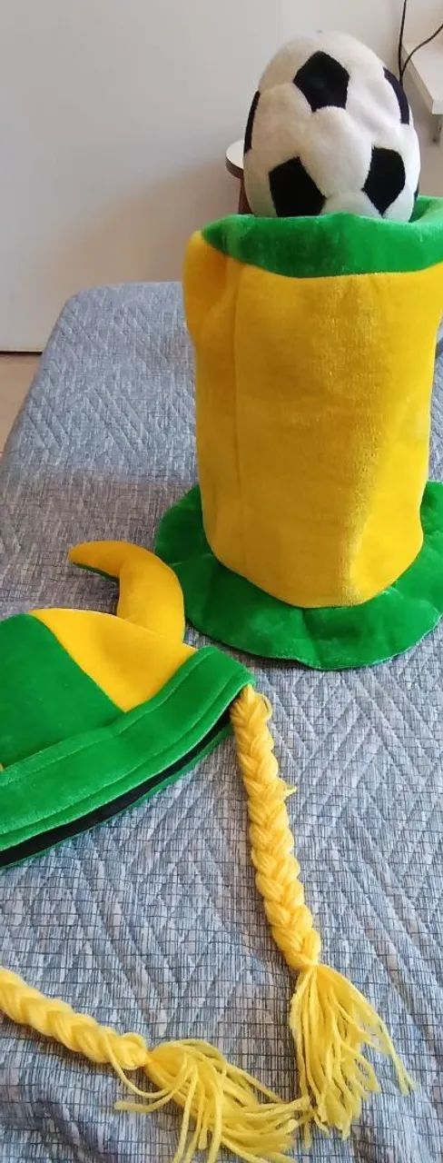 2 chapéus de torcedor 