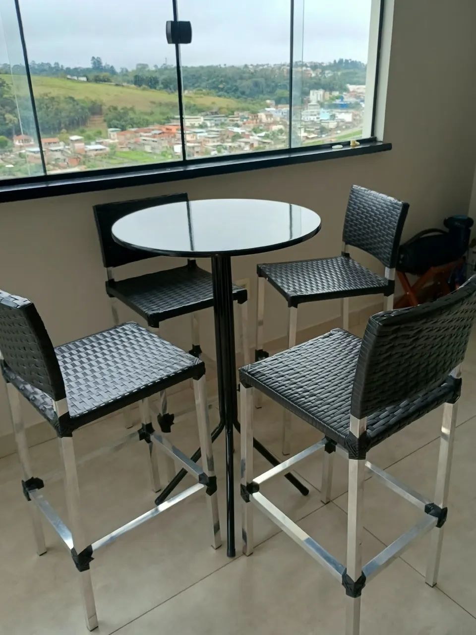Bistrô c 4 cadeiras em fibra 