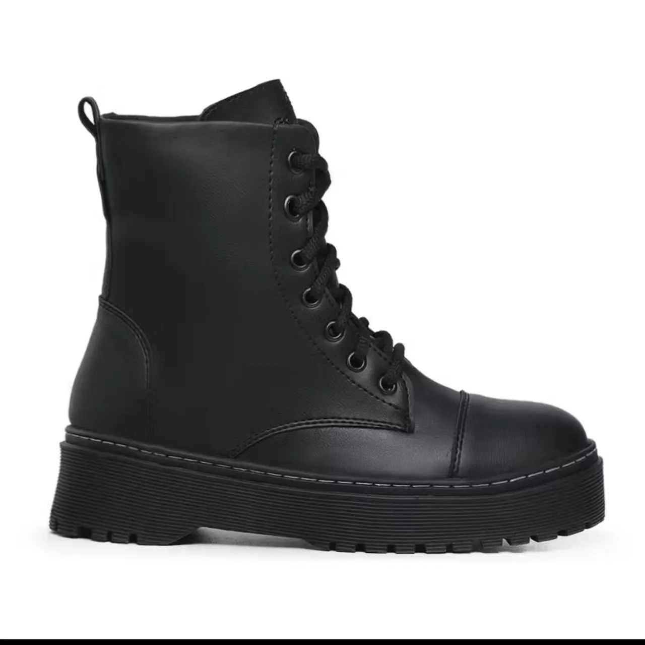 Bota coturno cano curto salto flatform número 36 - Foto 3