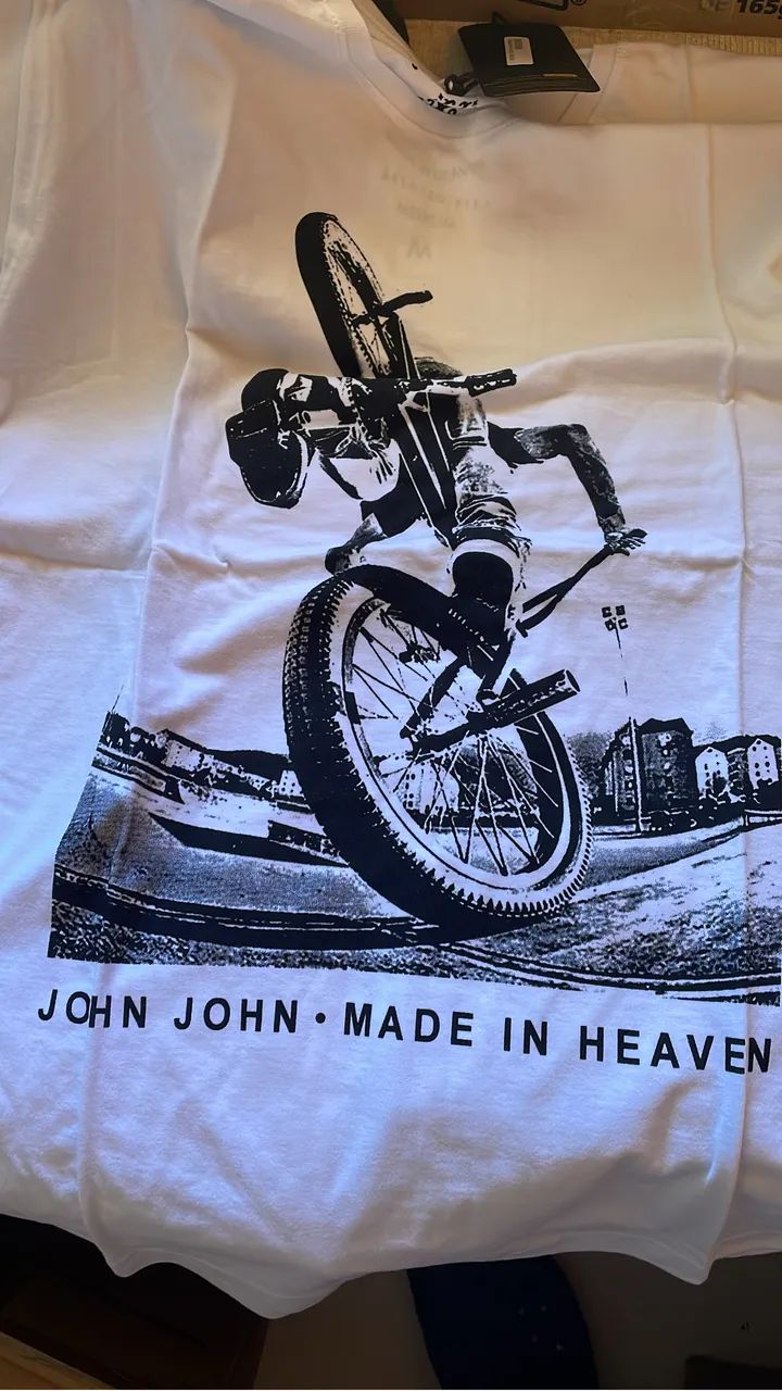 Kit camisetas e moletons - Foto 4