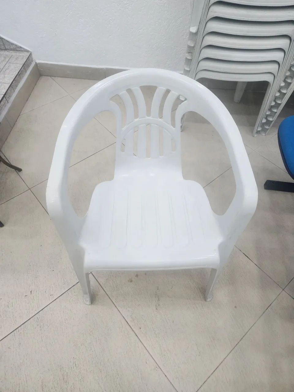 Cadeiras de Plástico com Braços - Foto 2