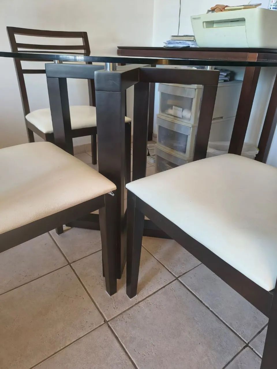 Mesa de vidro ( 1 m ) com 4 cadeiras - Foto 3