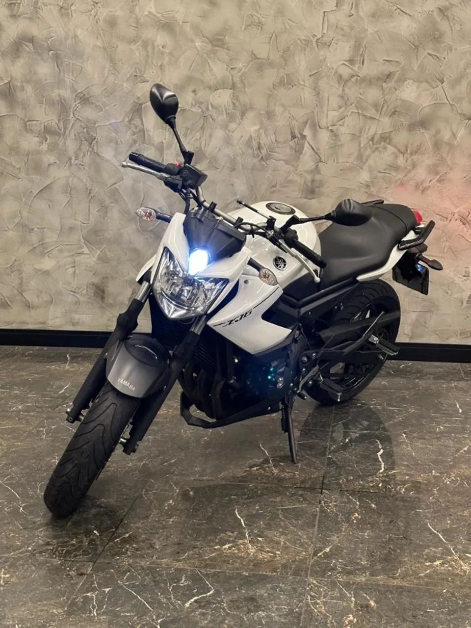 Yamaha XJ6 N 2013
