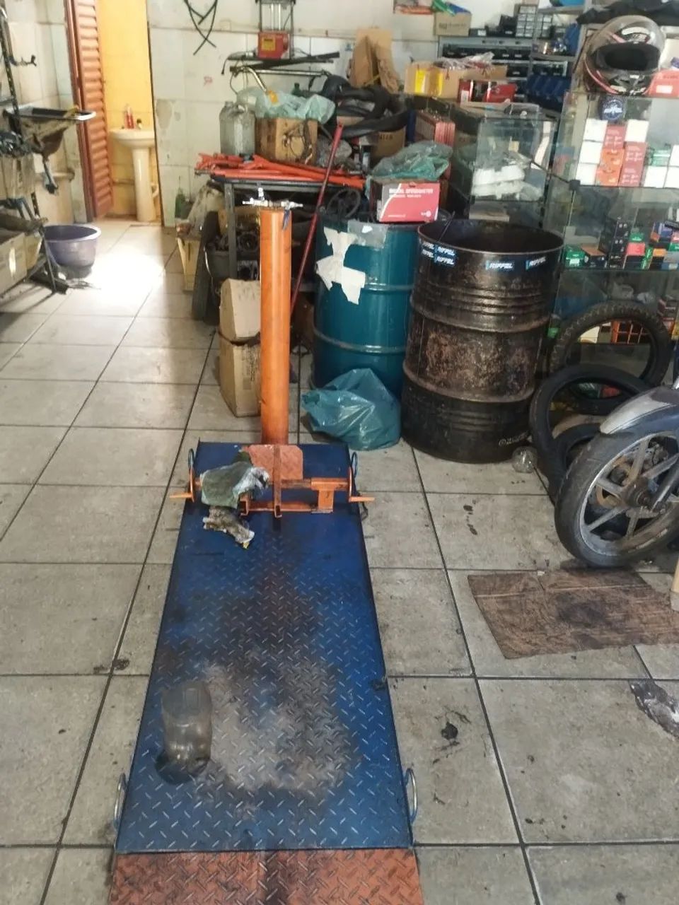 Vendo oficina com loja de moto peças. - Foto 5