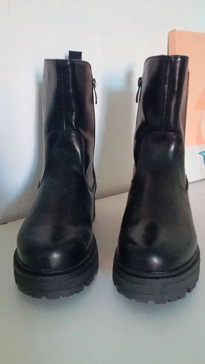 Bota coturno (em perfeito estado) - Foto 2