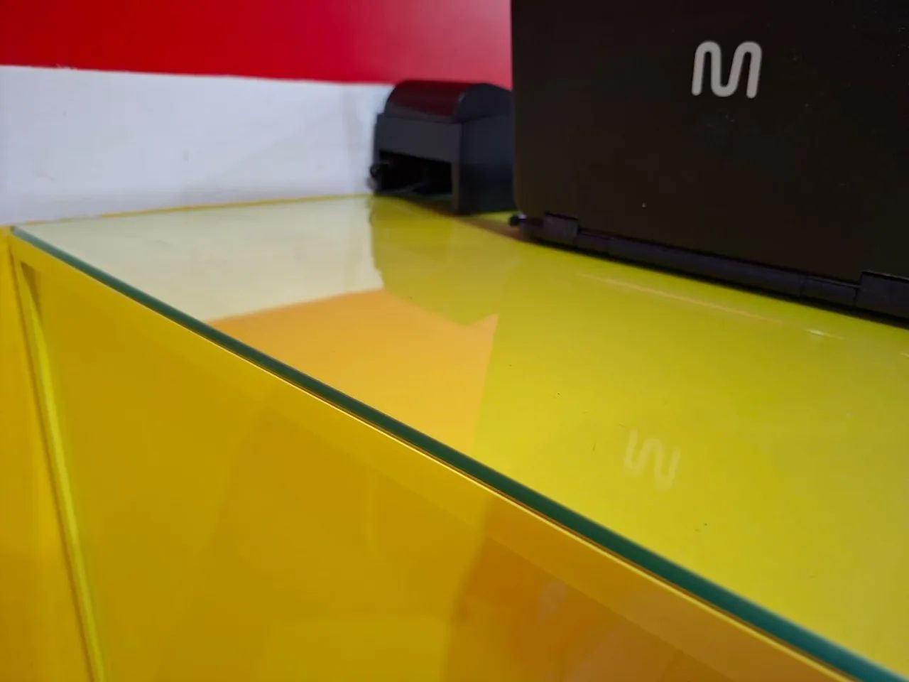Balcão de Atendimento em MDF C/ Vidro Protetor e Rodapé de Granito  - Foto 3