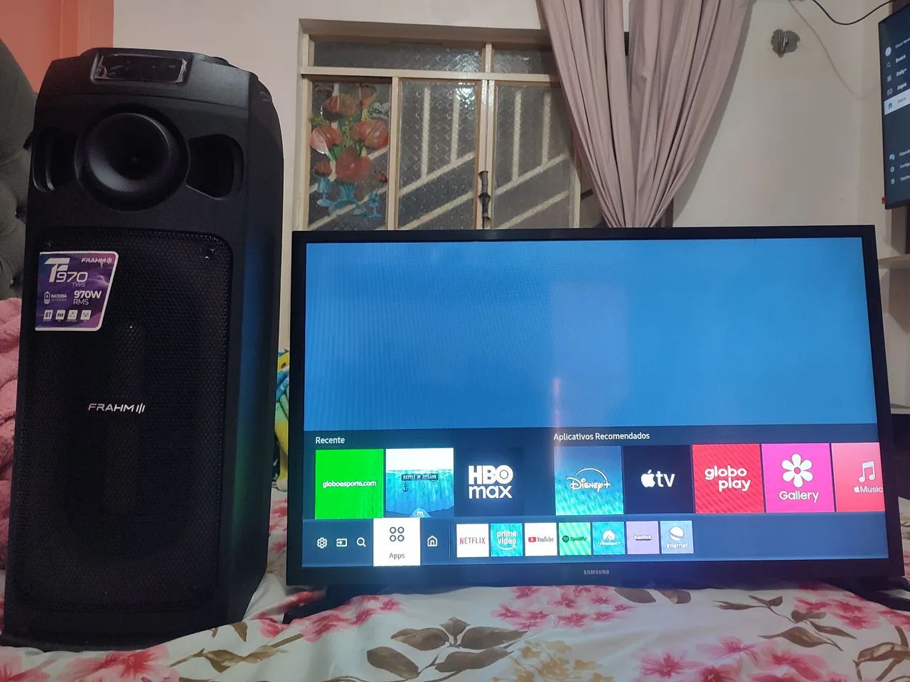 Smart Samsung 32 polegadas mais uma caixa 1200 os dois  - Foto 2