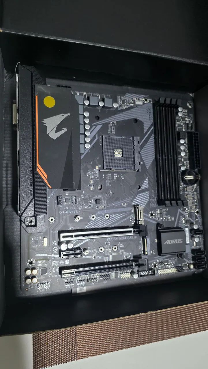 Placa-mãe B550M Aorus Elite - Nova - Foto 2