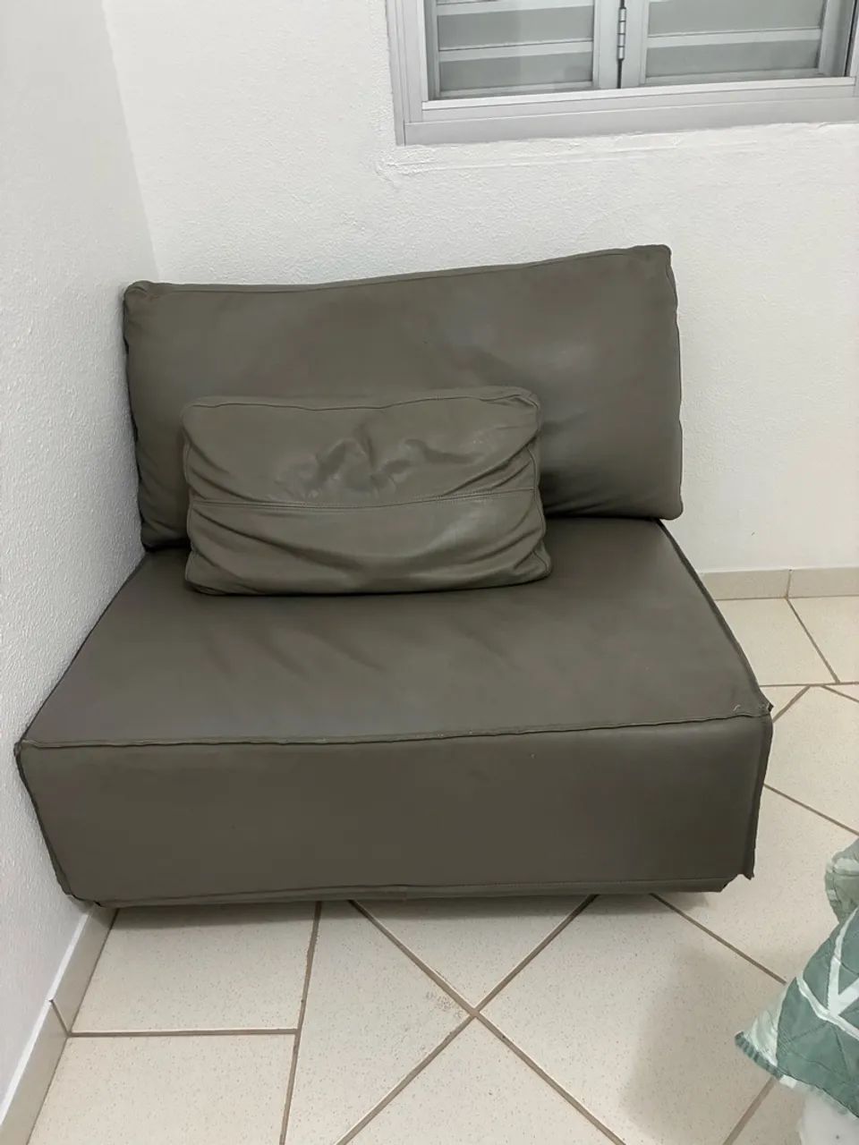 Poltrona de couro 87x85 cm
