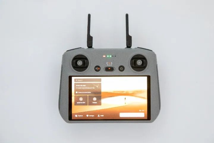 Drone DJI FLip com controle com Tela