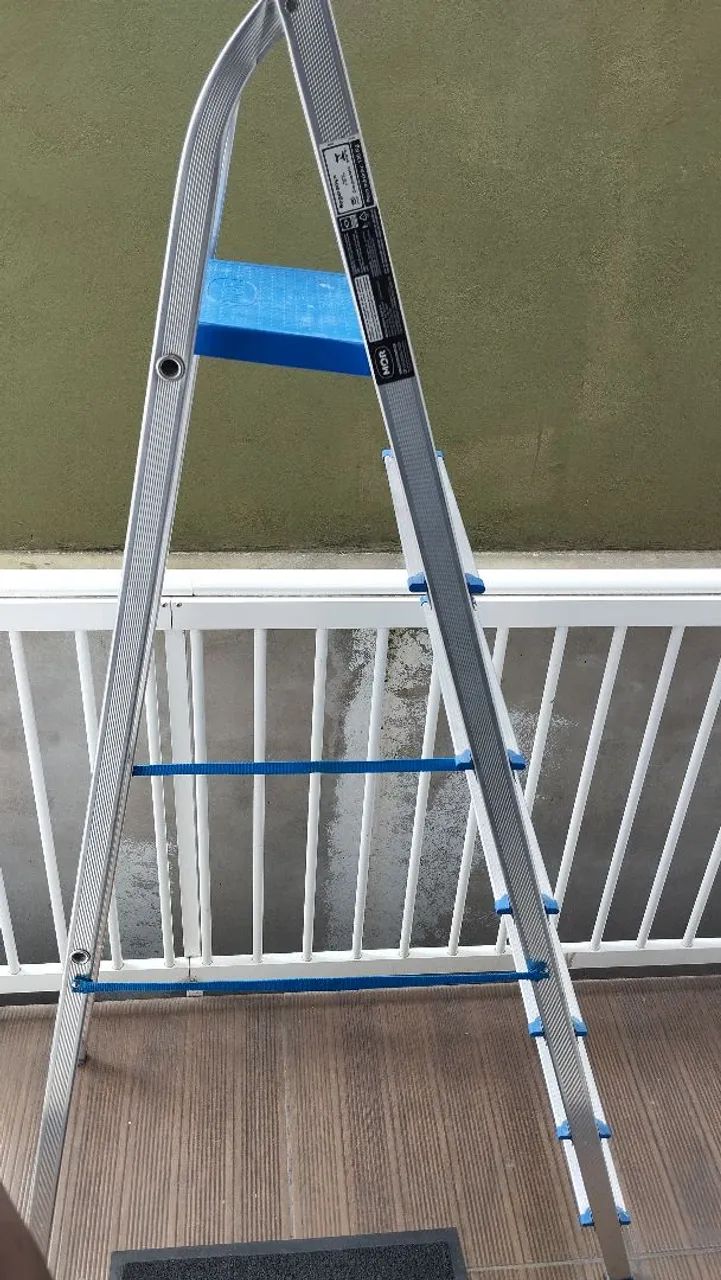 Escada de alumínio 