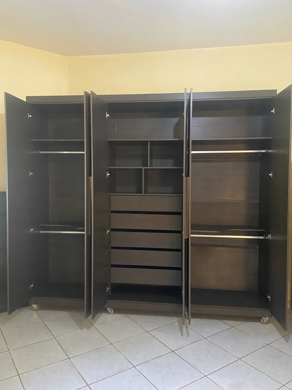 Guarda Roupa 6 portas 
