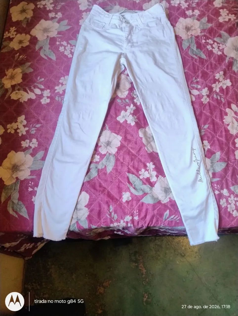 Calça jeans branca confortável 