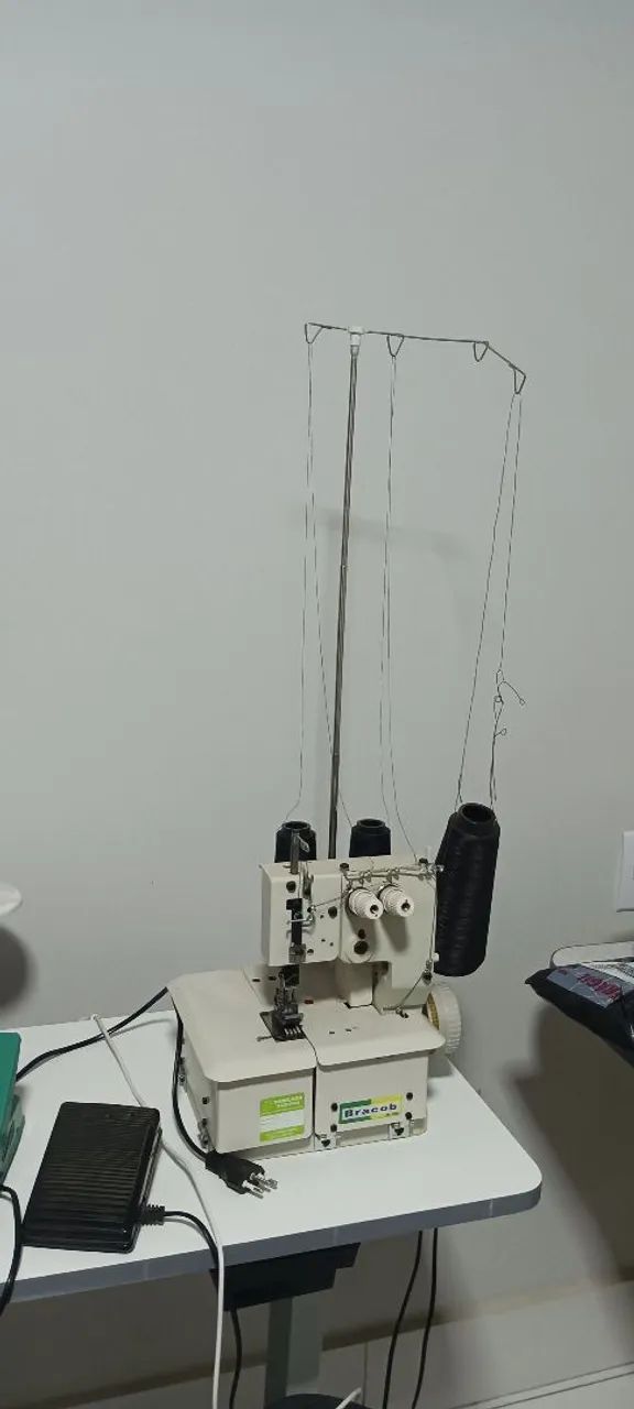 ?Máquina de Costura Galoneira Portatil Semi Industrial 2 agulhas<br>? 220v cor bege - Foto 3