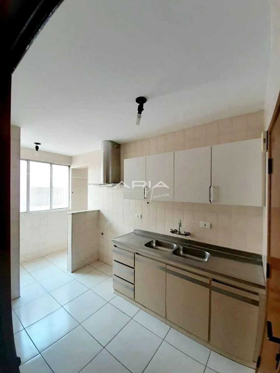 Apartamento à venda no Edifício Columbia, no Centro de Londrina/PR