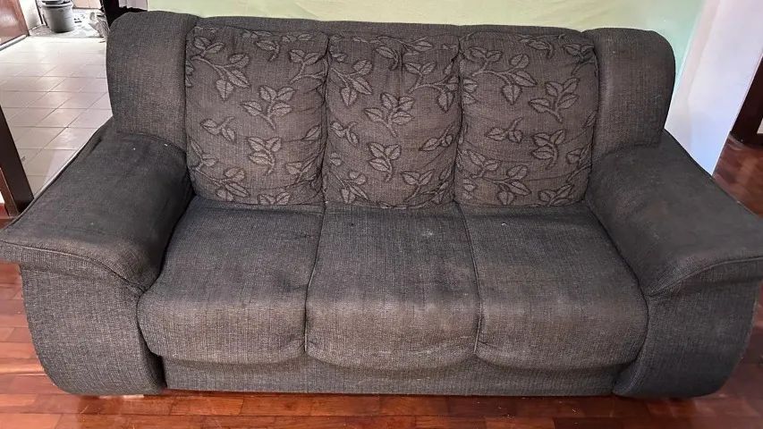 Sofá 3 lugares - confortável e resistente - Foto 3
