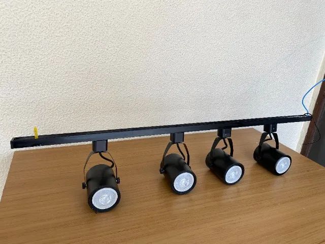 Trilho de Iluminação com 4 Spots