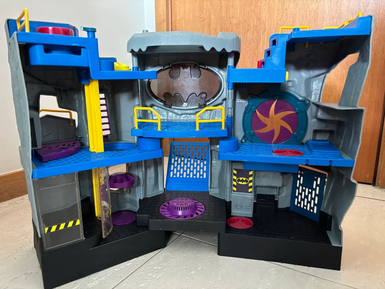 VENDO BAT CAVERNA - ÓTIMAS CONDIÇÕES  - Foto 2