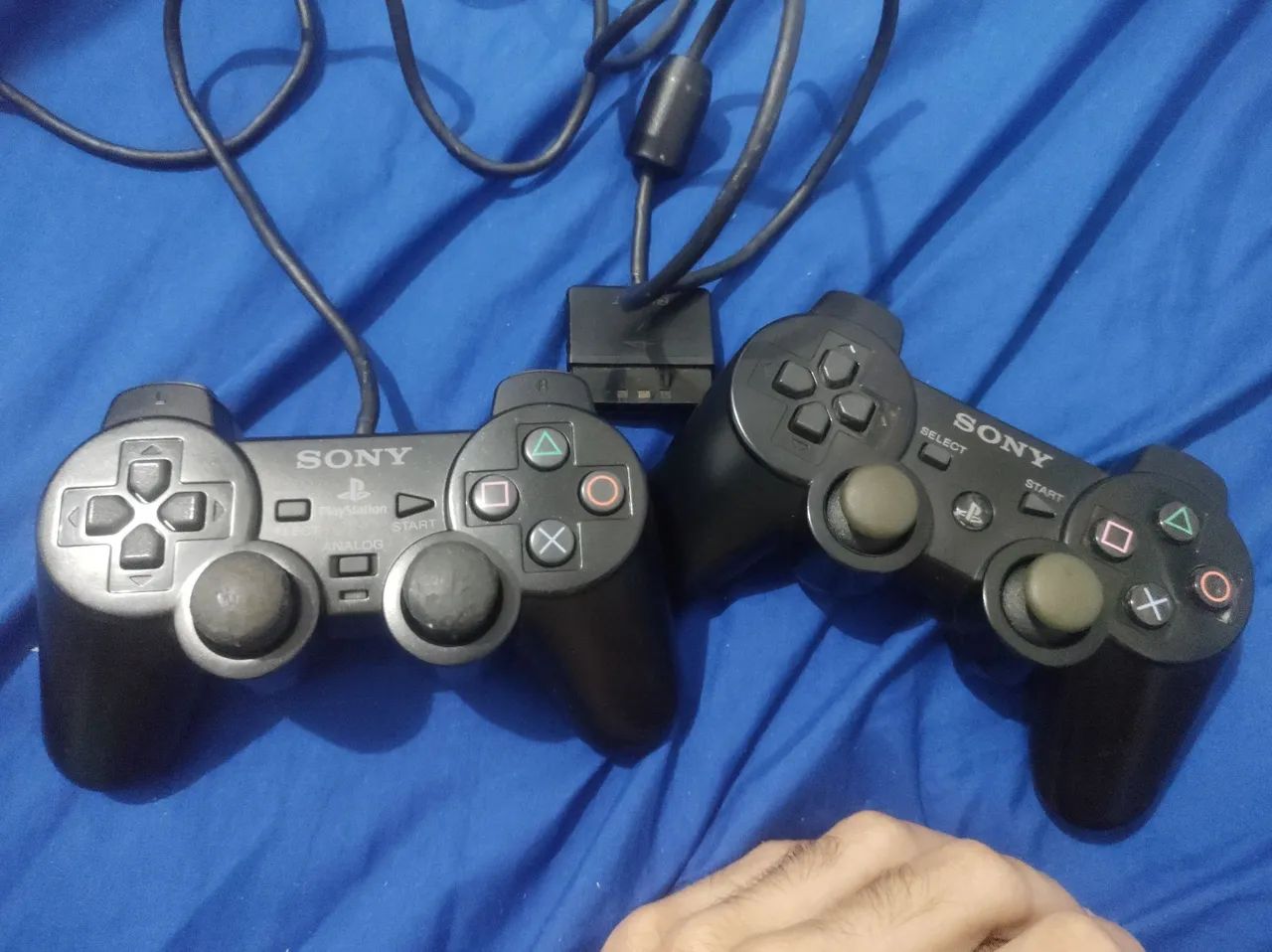 Controles: Dualshock 2 e 3 (defeito)