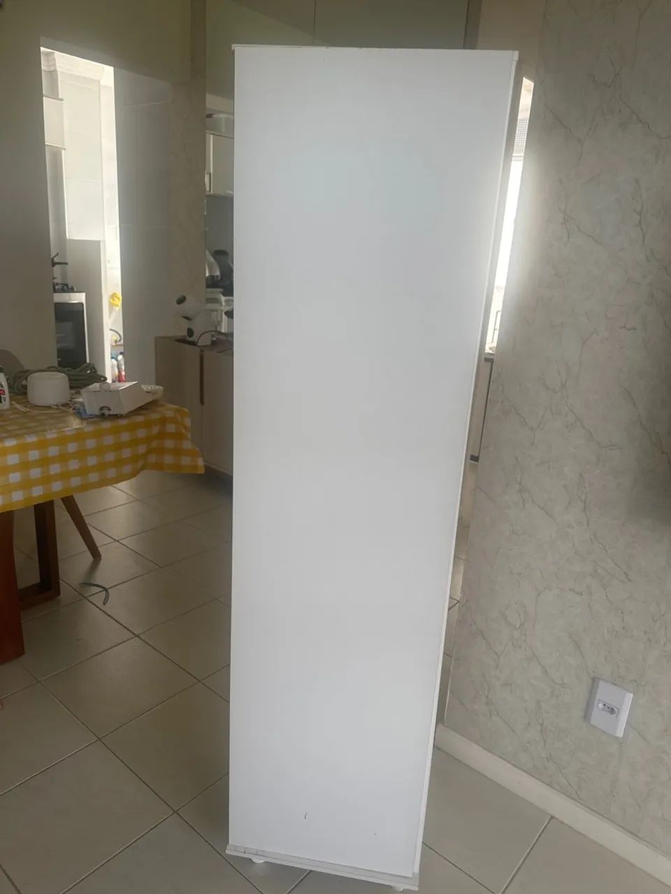 Armário multiuso 1 porta com 4 prateleiras