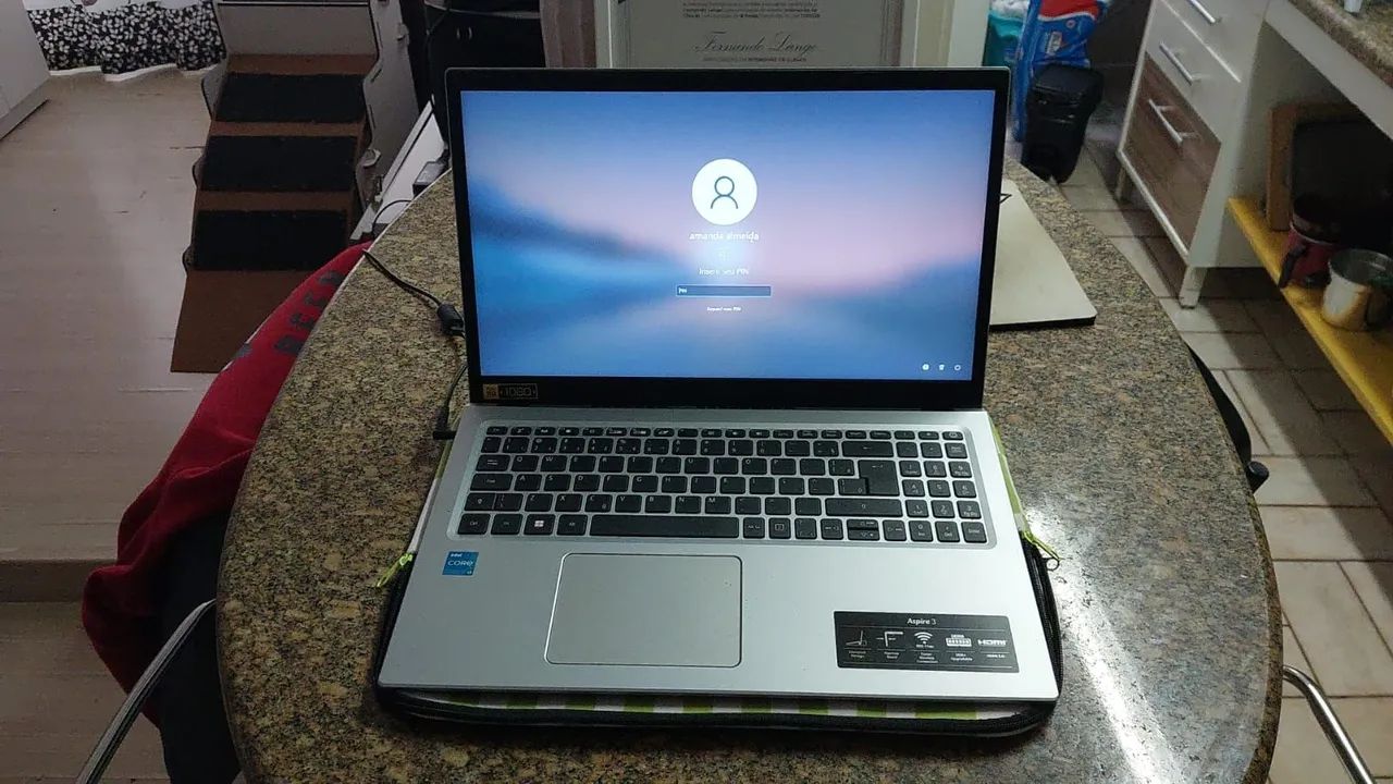 Vendo notebook Acer aspire 3  - Foto 2