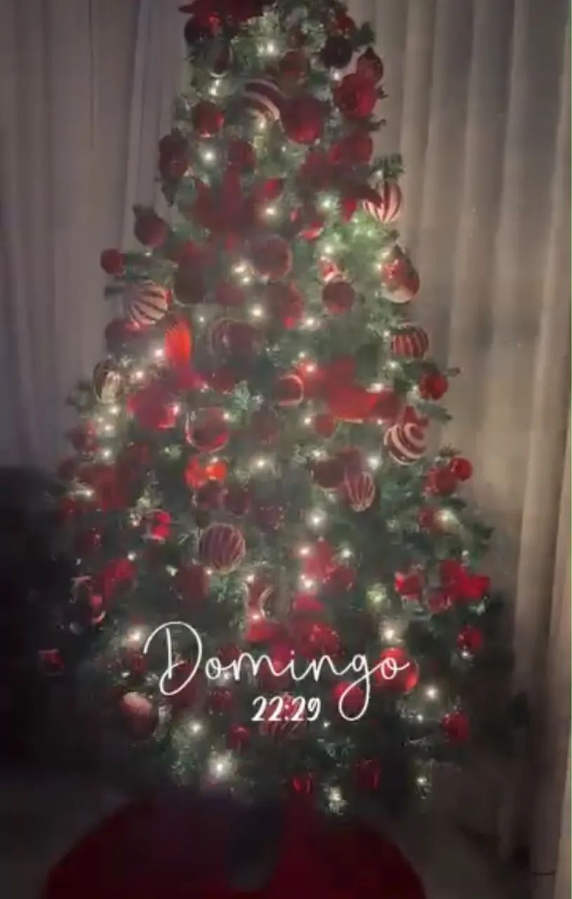 Árvore de Natal decorada  - Foto 4
