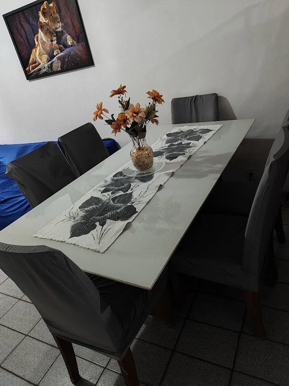 Vendo mesa com 6 cadeiras semi nova - Foto 2