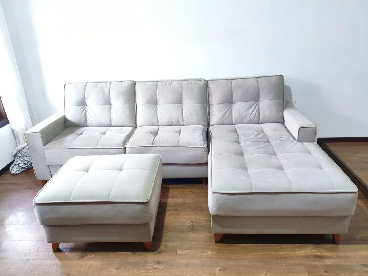 SOFÁ DE CANTO COM CHAISE + PUFF. POUCO USO! - Foto 2