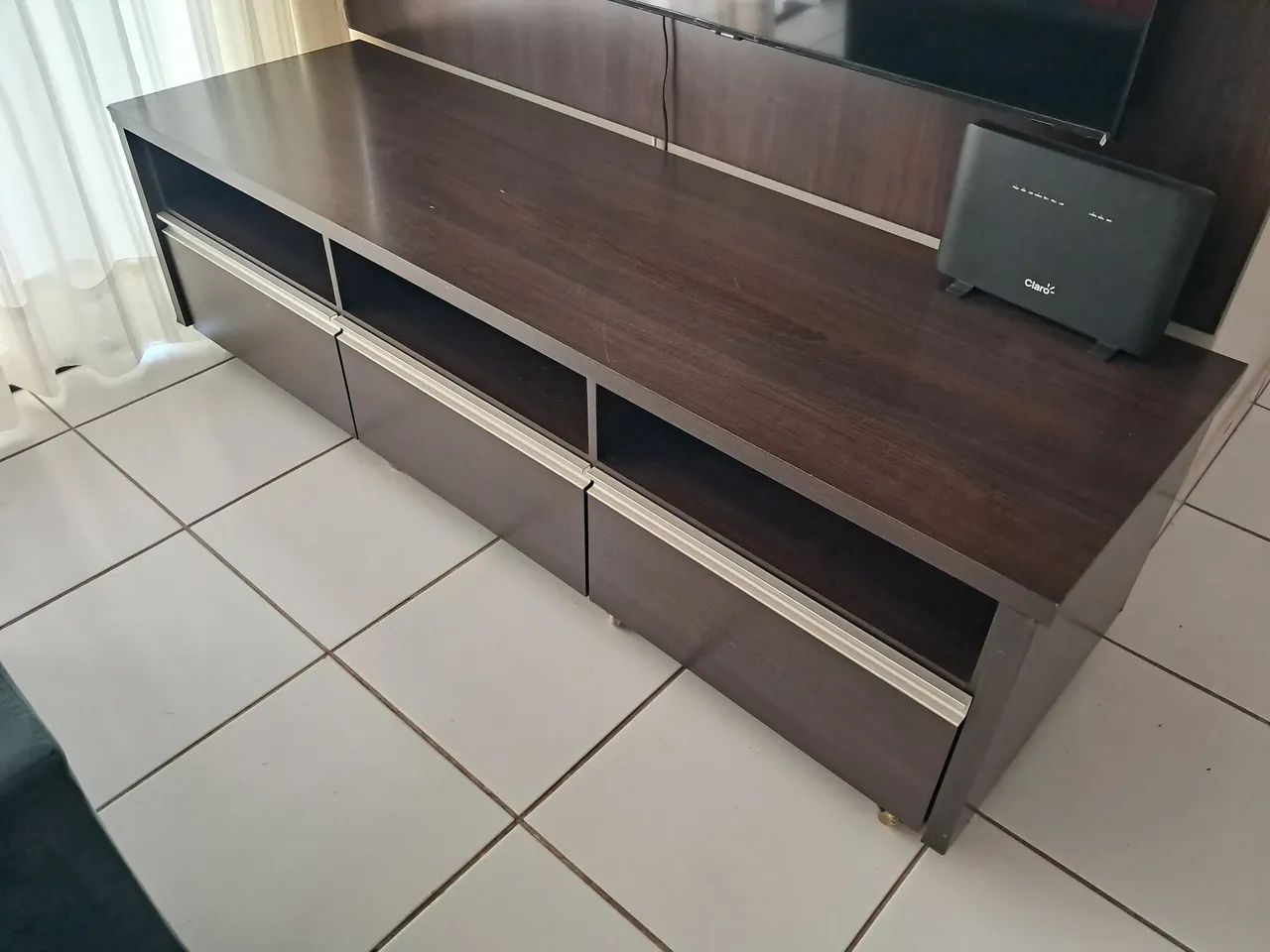 Rack em Madeira Maciça Moderno e Funcional para Sala - Foto 2