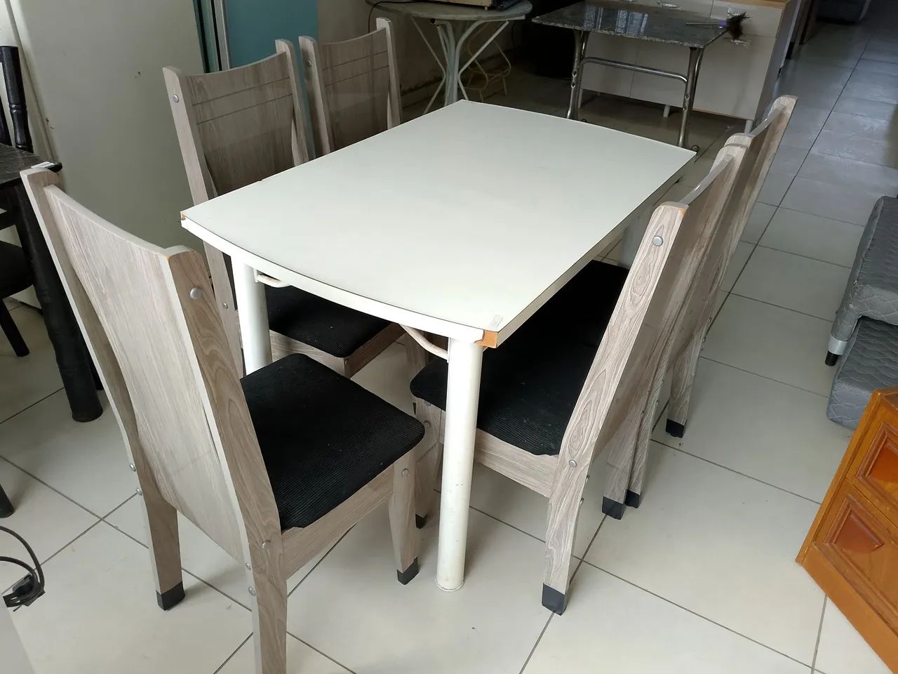 Jogo de mesa com cadeiras - Foto 2