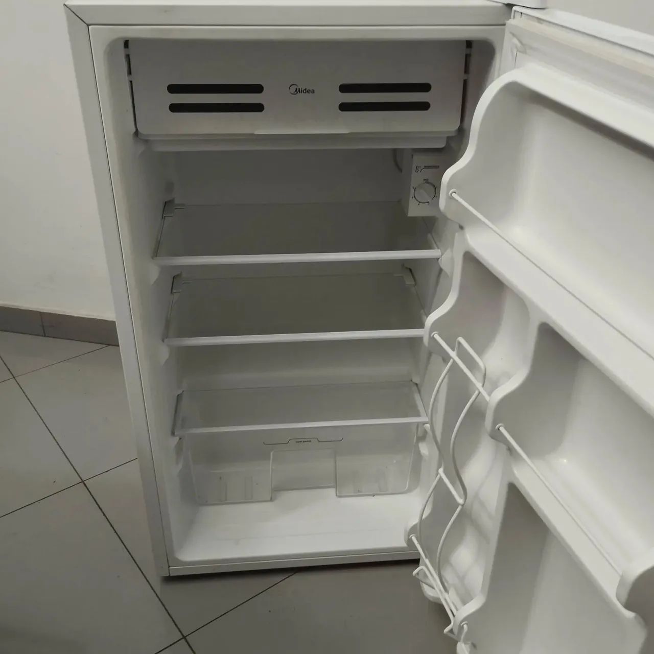 Frigobar Midea 93 litros Novíssimo  - Foto 2