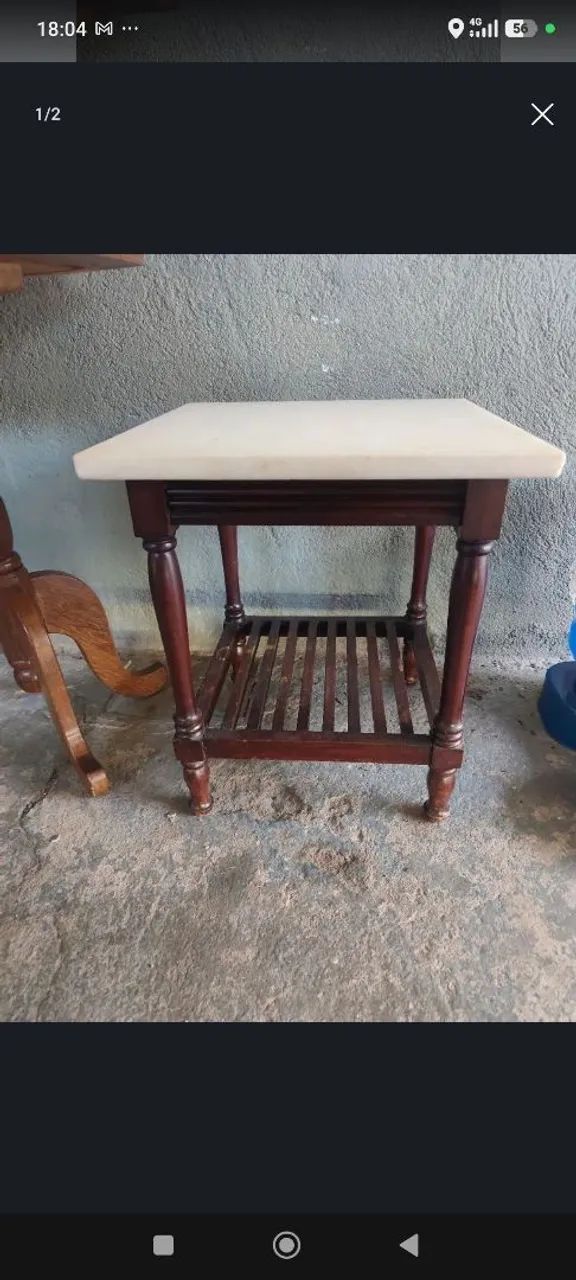 Mesa de canto em mármore 