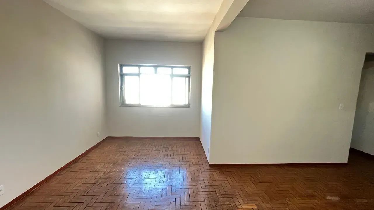Apartamento 03 Dormitorios com garagem - Prox Praça XV - Centro