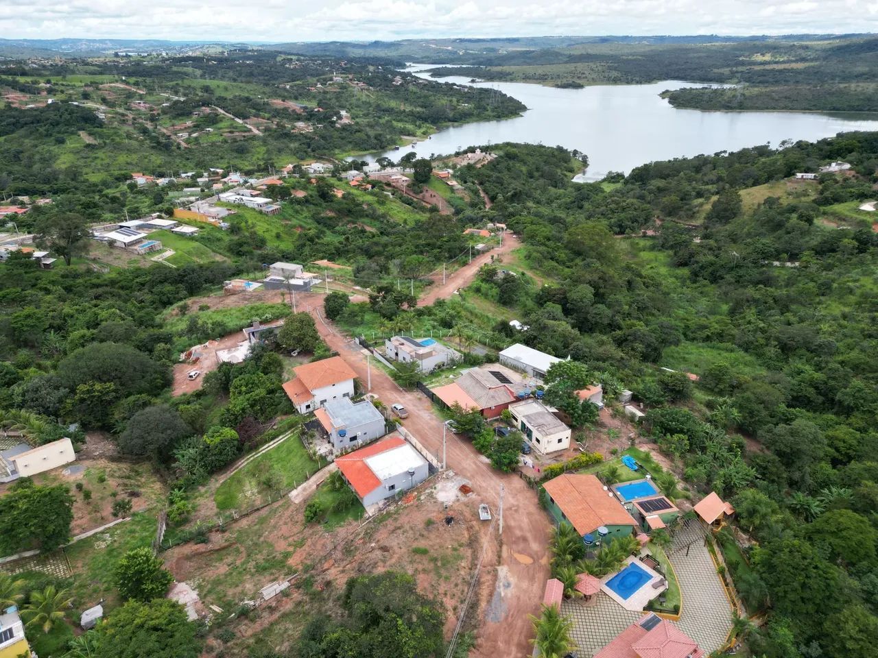 Vende se casa no lago Corumbá 4 