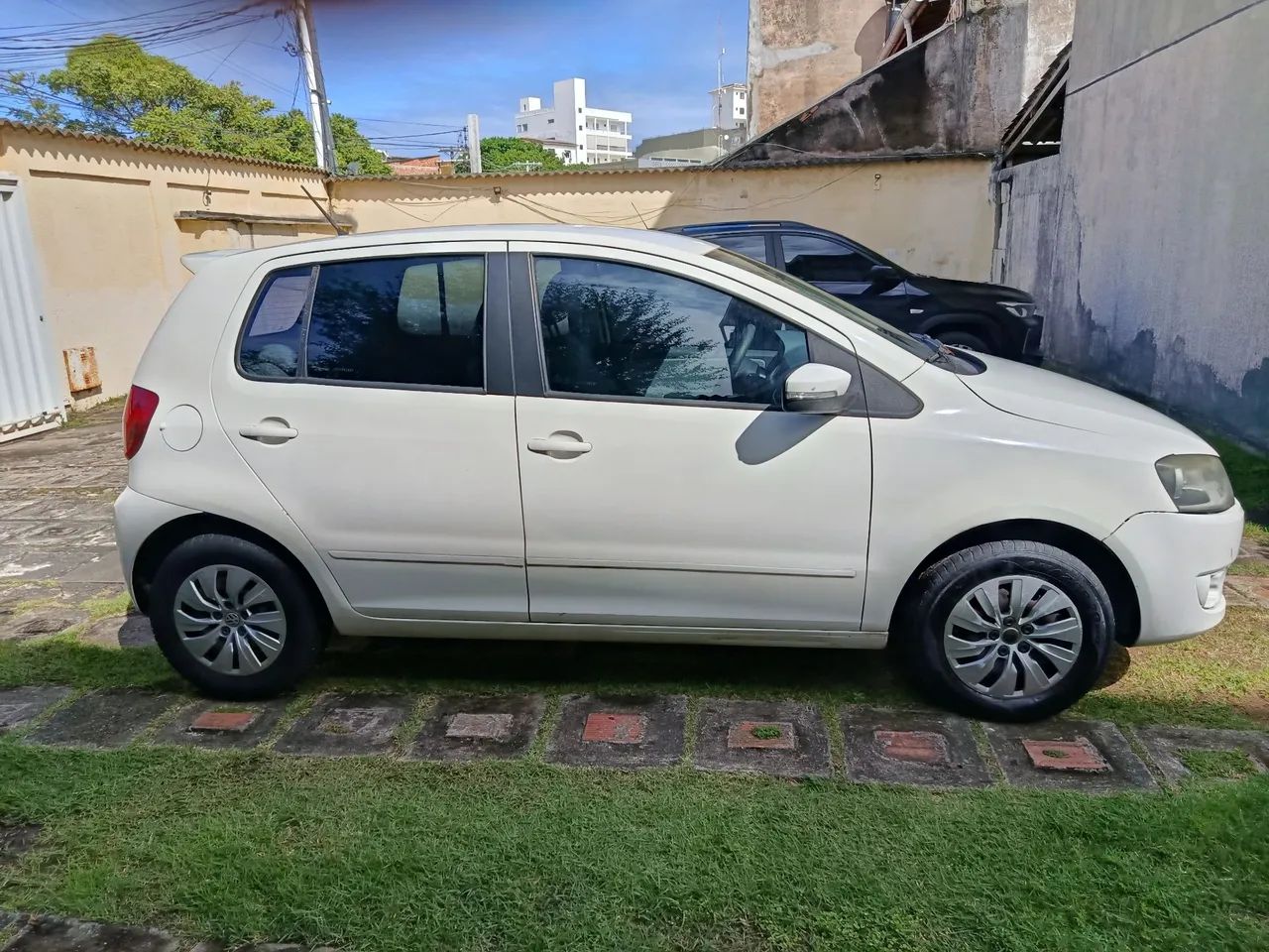 Volkswagen Fox Fox BLUEMOTION 1.0 Mi Total Flex 12V 3p 2014