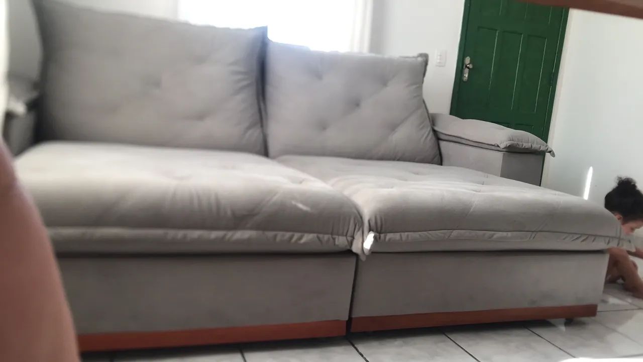 Sofá impermeável semi novo - Foto 3