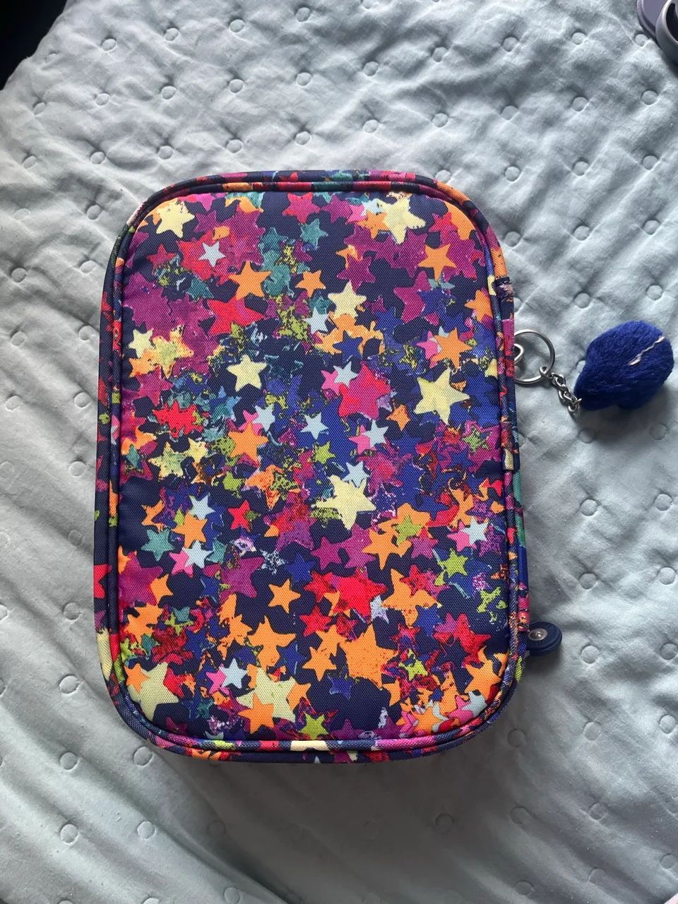 Estojo Kipling 100 Pens Estrelas Coloridas  - Foto 5