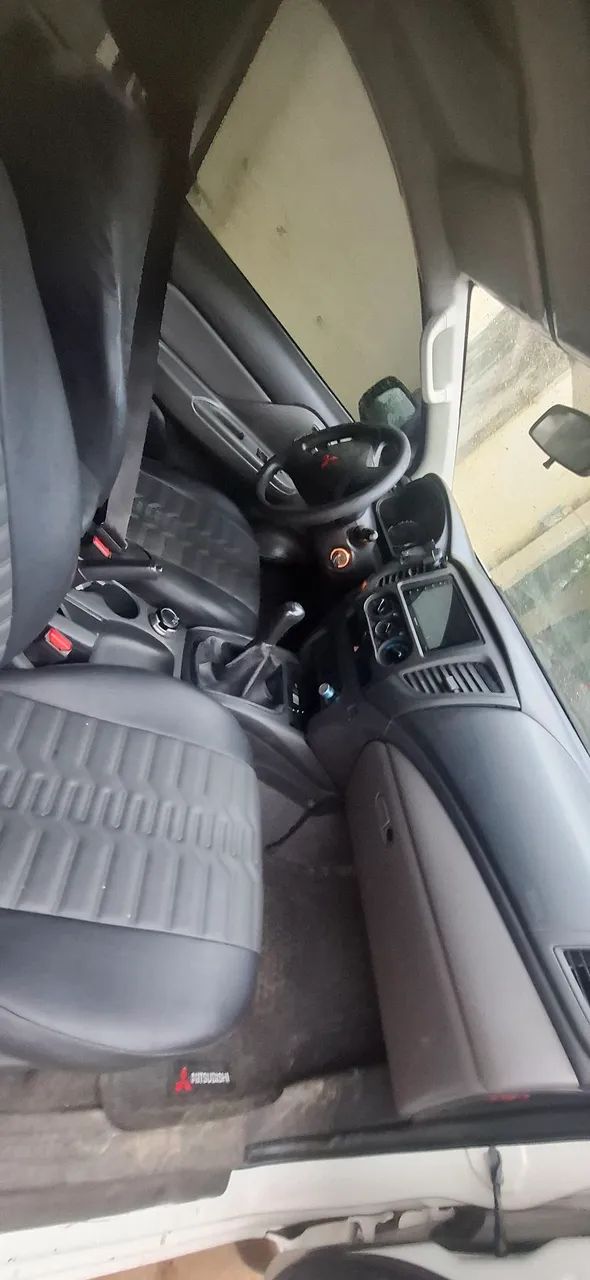 L200 triton ano 2023 com 68 mil km só transferir  - Foto 6