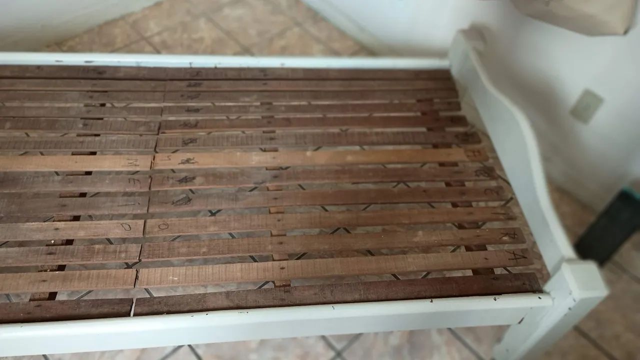 Cama de solteiro com colchão madeira maciça  - Foto 3