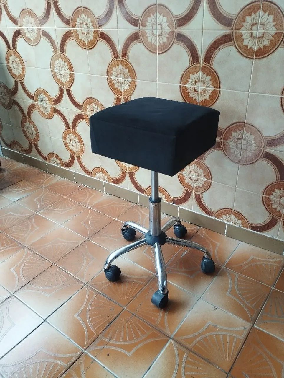 Banco com rodinhas 