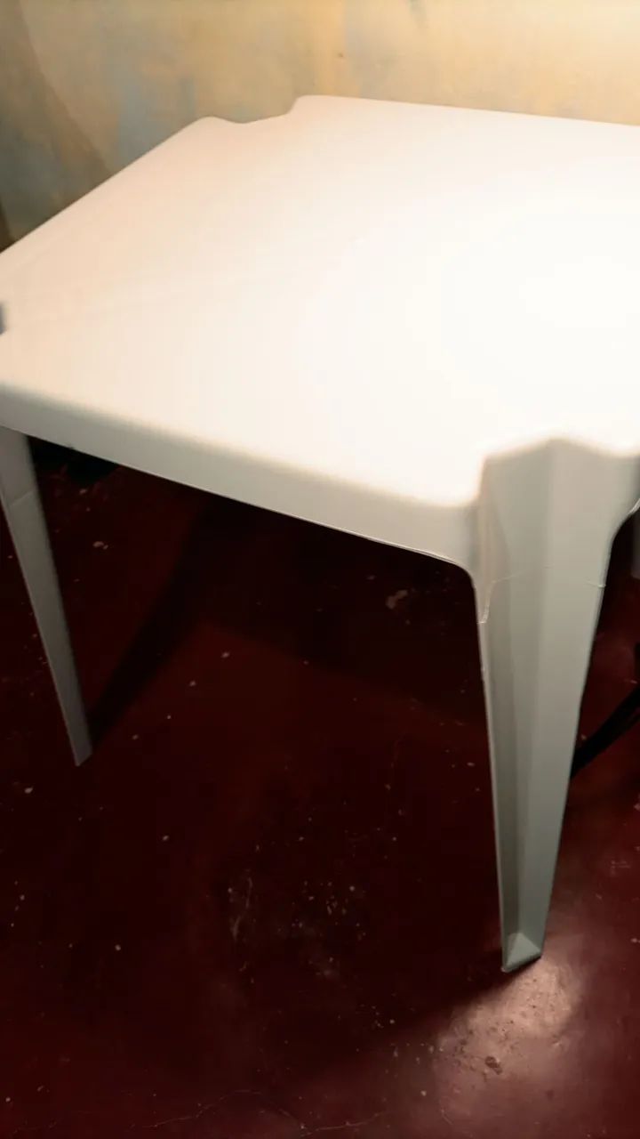 Mesa de plástico branca