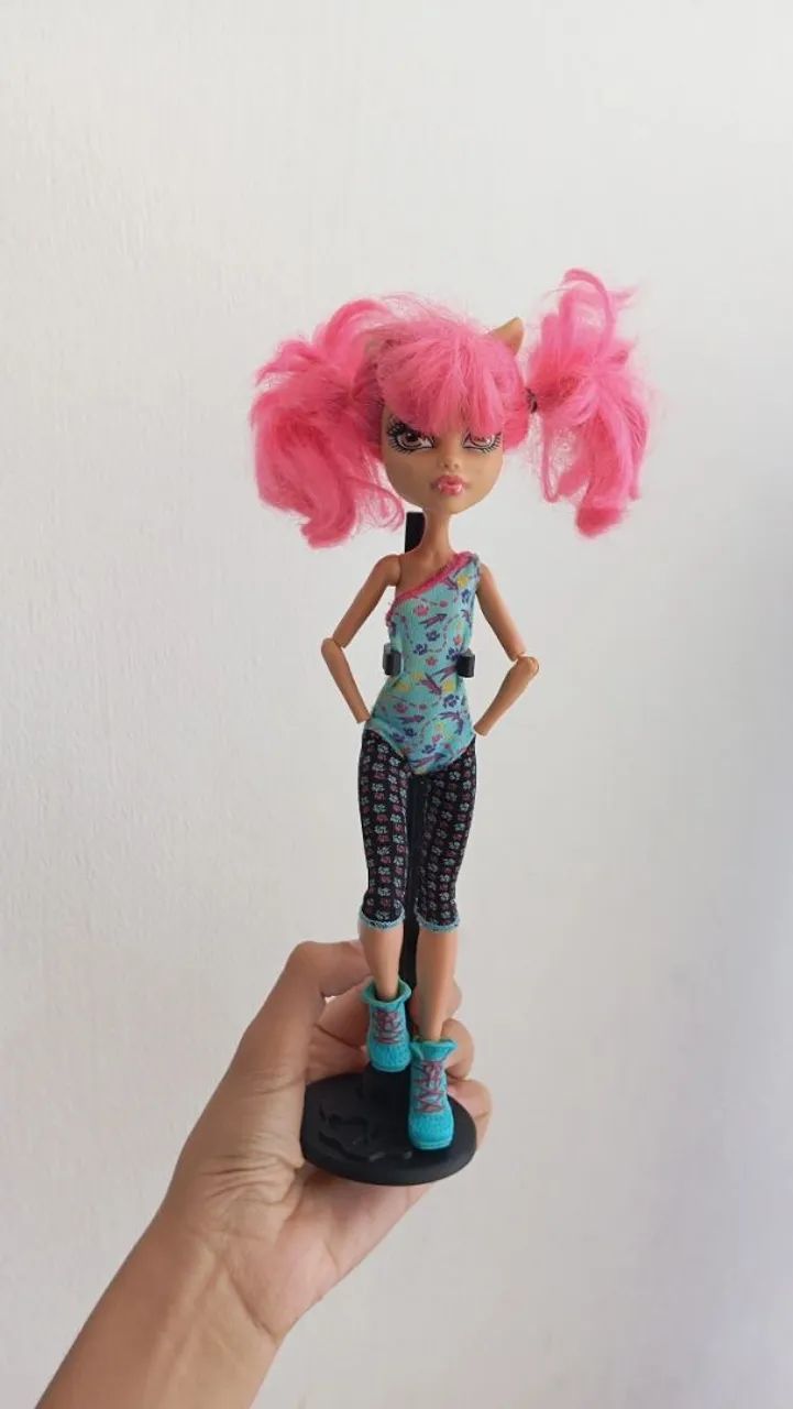 MONSTER HIGH BONECA HOWLLEN 