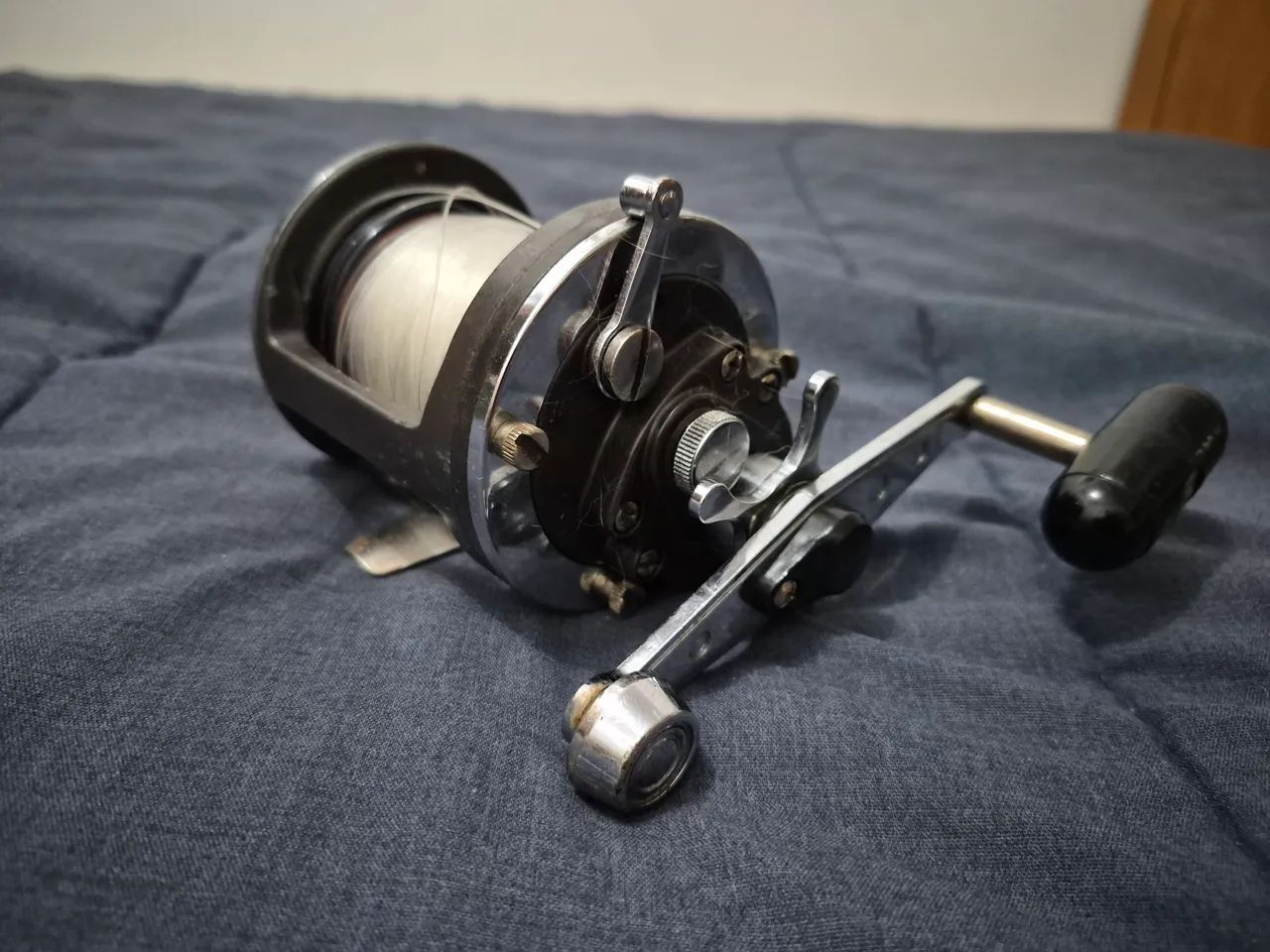 Carretilha Daiwa magforce sealine SMF170H - Foto 3