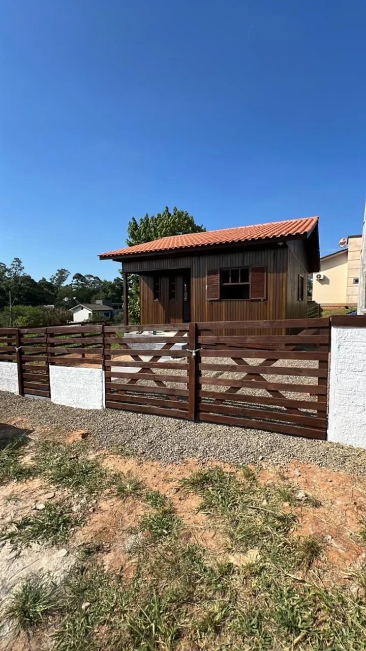 Casa (Madeira), com 3 quartos e 1 banheiros à Venda, 46 m² em Criciúma/SC