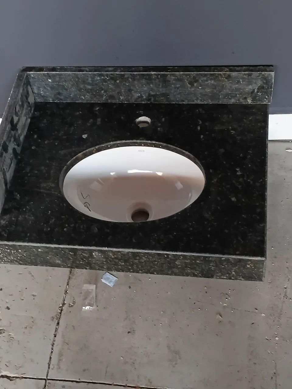 Pia de banheiro  de granito verde Ubatuba  0,60x0,45 novo - Foto 3