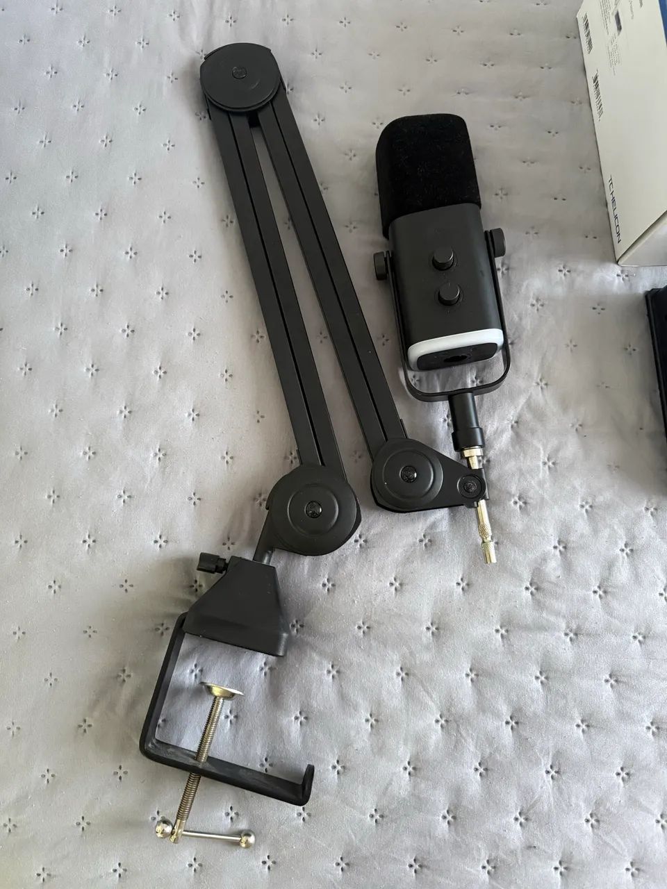 Mesa de Som GOXLR Mini + Microfone Fifine AM8 - Foto 3