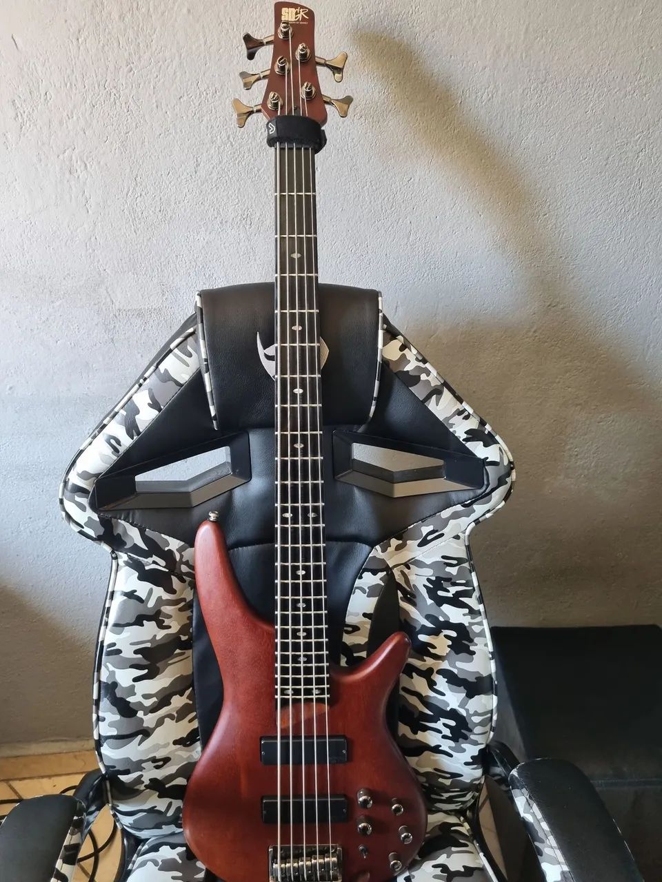 Baixo Ibanez SDGR 5 cordas 